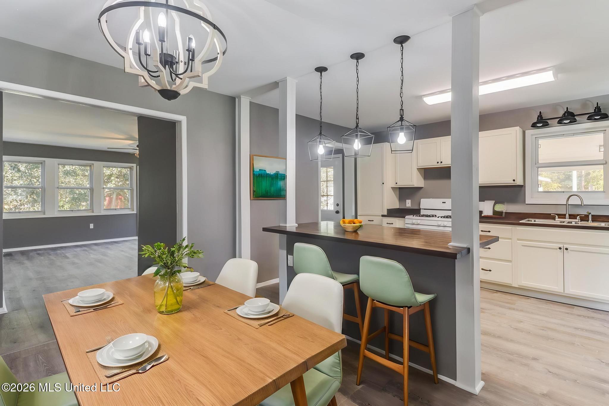 34 37th Street Gulfport, MS 39507 - Photo 12 of 29 IMG_0393-dining-A