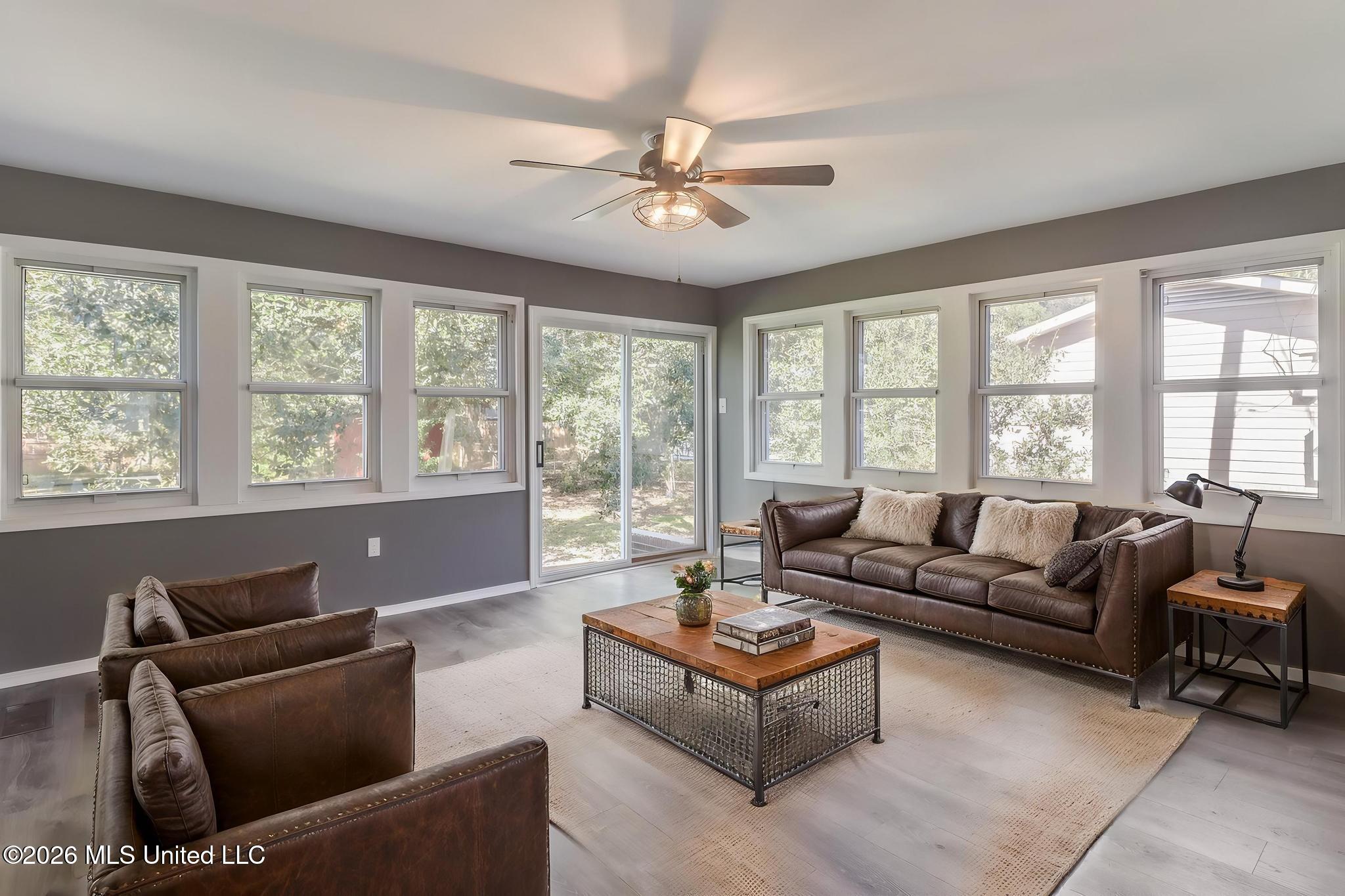 34 37th Street Gulfport, MS 39507 - Photo 15 of 29 IMG_0396-living-C