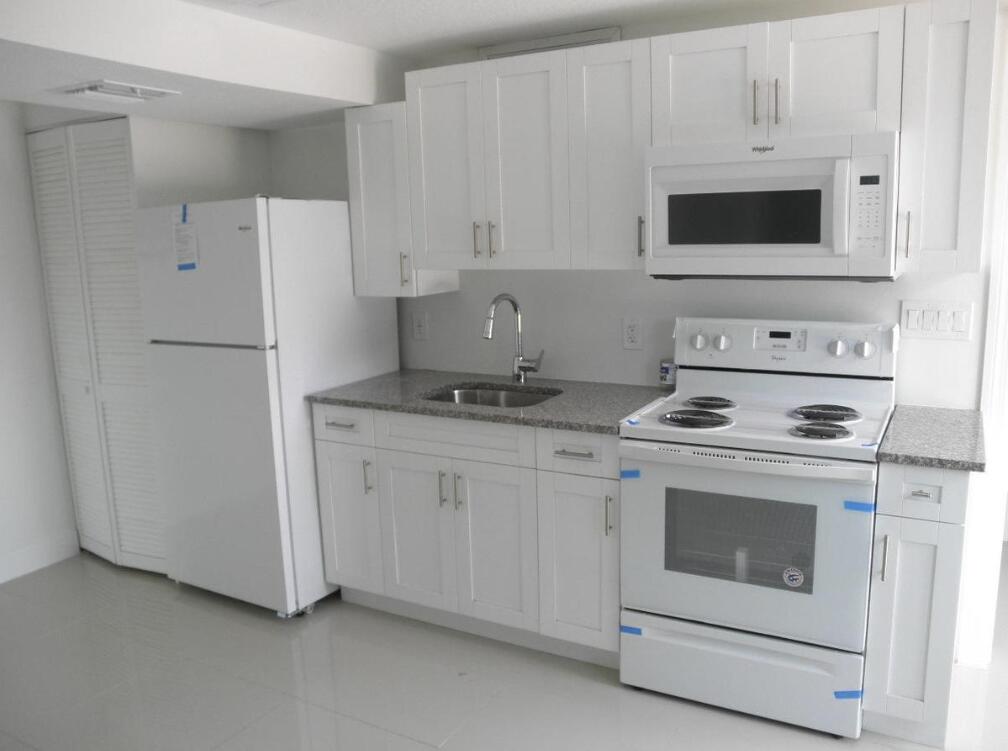 1125 Peak Road Lake Worth, FL 33462 - Photo 13 of 23 Kitchen 1125 Peak Rd