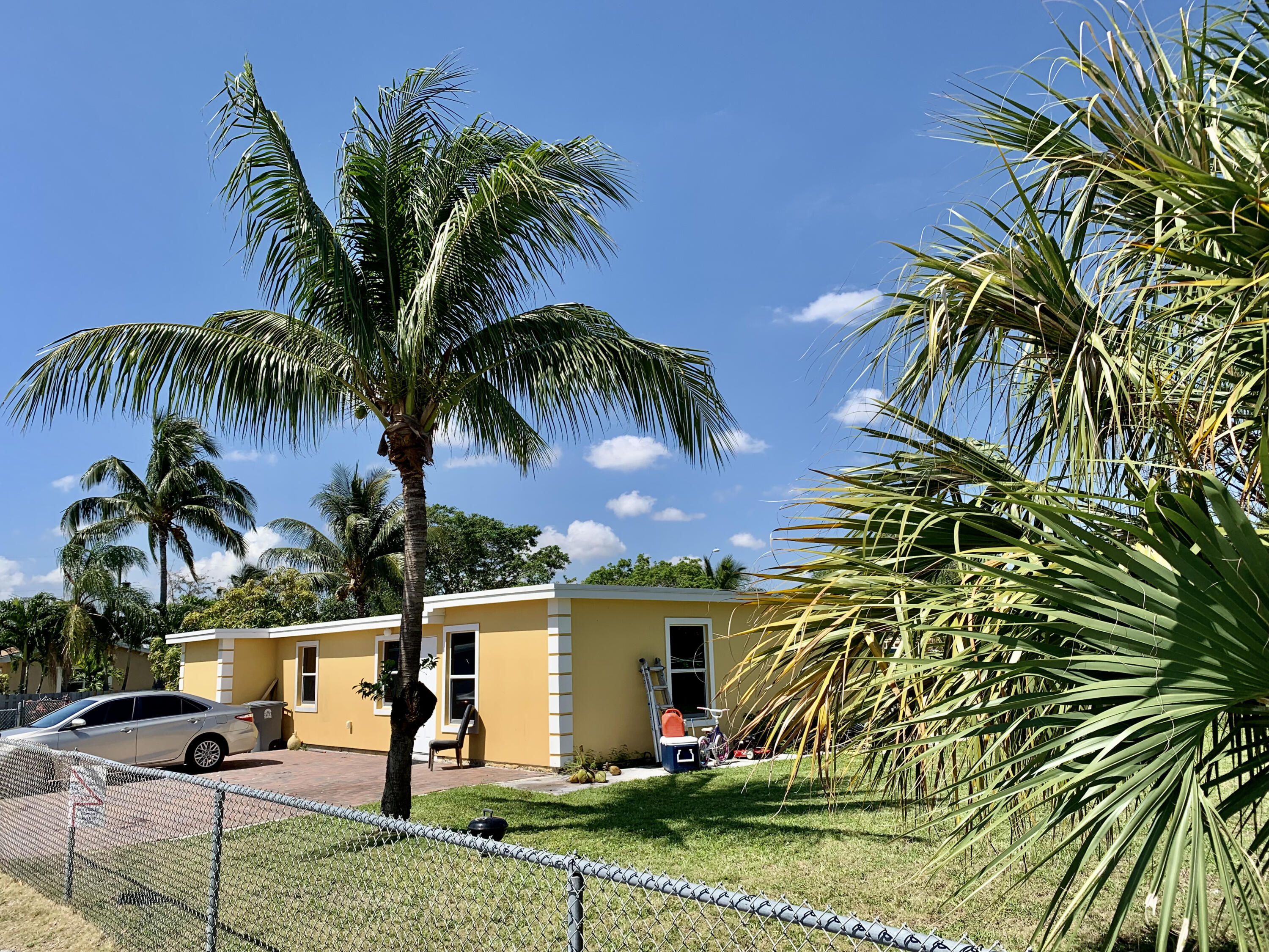 1125 Peak Road Lake Worth, FL 33462 - Photo 3 of 23 North view