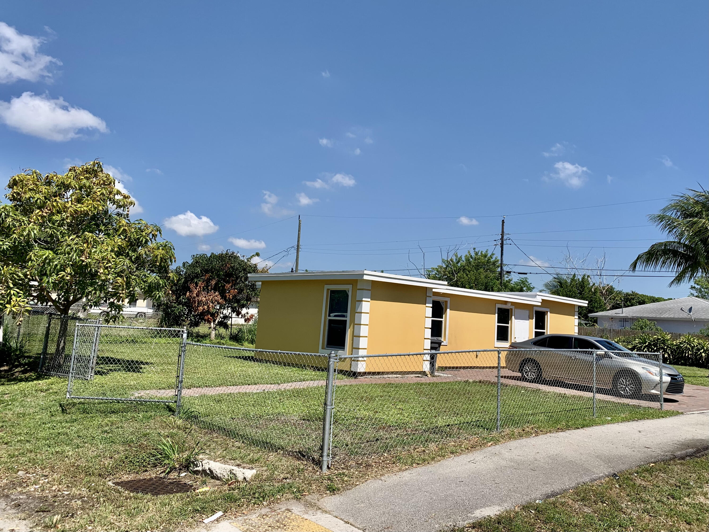 1125 Peak Road Lake Worth, FL 33462 - Photo 6 of 23 Corner ll