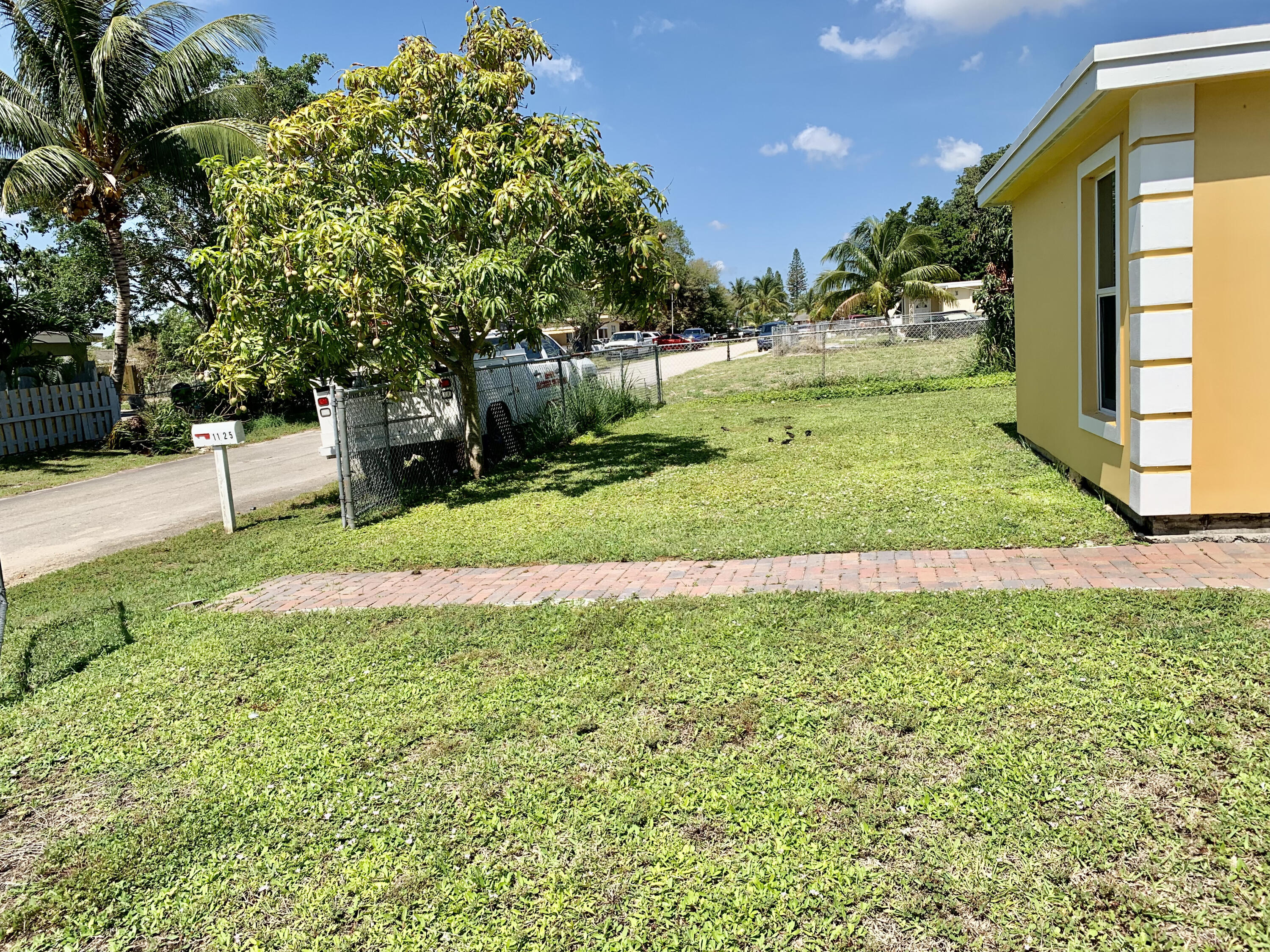 1125 Peak Road Lake Worth, FL 33462 - Photo 7 of 23 Left side