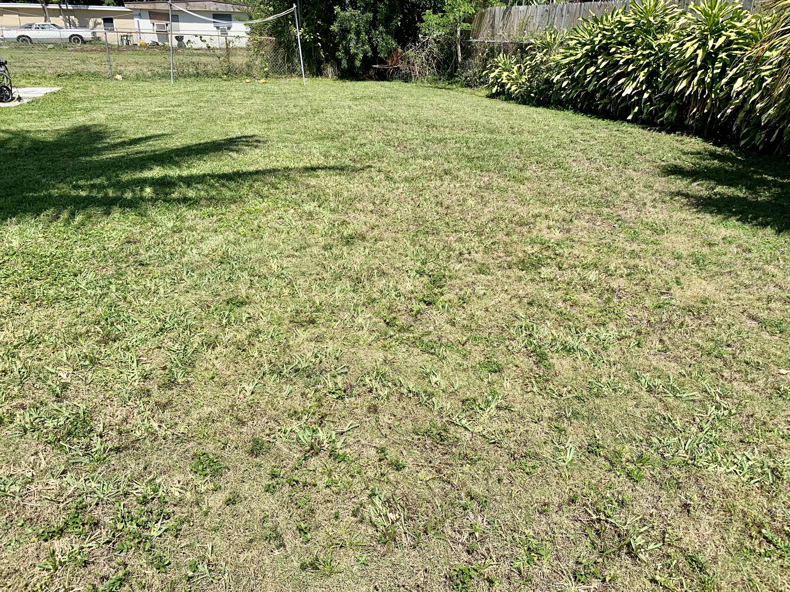 1125 Peak Road Lake Worth, FL 33462 - Photo 8 of 23 Side yard