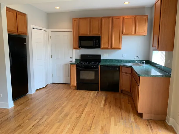 $1,895 | 2303 West Granville Avenue, Unit 2, Chicago, IL 60659