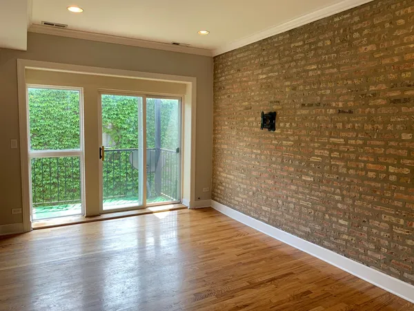 $1,895 | 2303 West Granville Avenue, Unit 2, Chicago, IL 60659