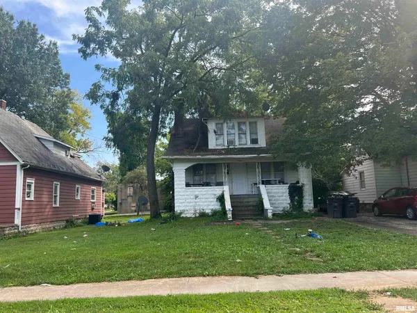 $59,900 | 703 West College Street, Carbondale, IL 62901