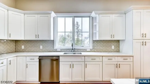 $5,200 | 117 Valley Road, Unit 3, Montclair, NJ 07042