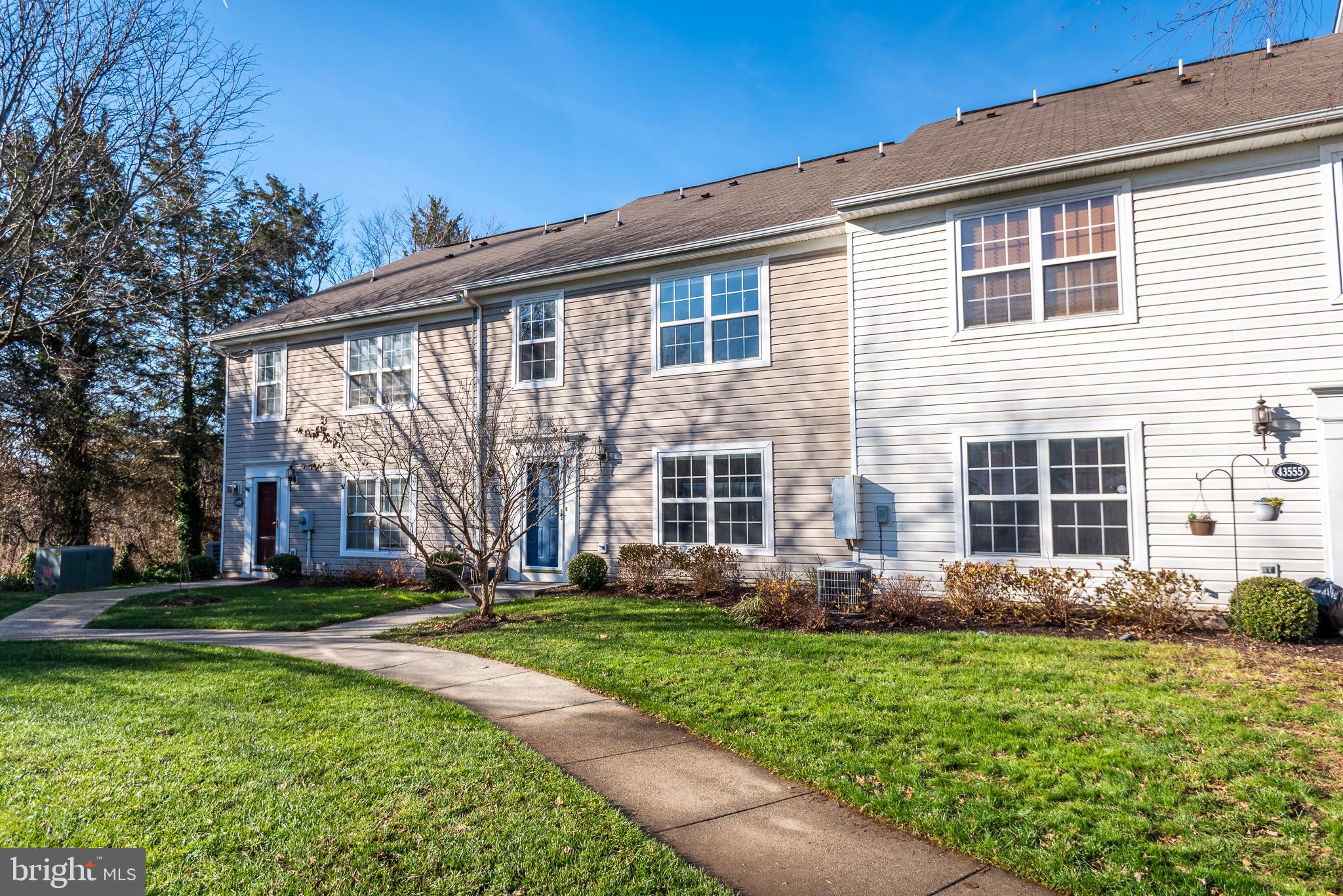 43557 Patching Pond Square Ashburn, VA 20147 - Photo 3 of 22