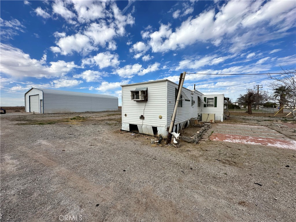 1609 Riviera Drive Blythe, CA 92225 - Photo 13 of 40 a view of a house with backyard