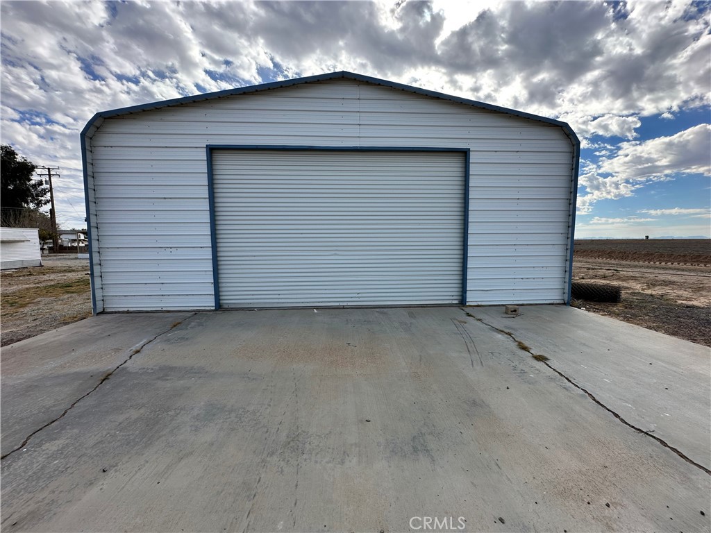 1609 Riviera Drive Blythe, CA 92225 - Photo 14 of 40 a house with a outdoor space