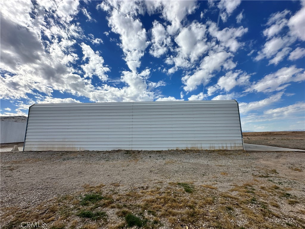 1609 Riviera Drive Blythe, CA 92225 - Photo 15 of 40 a view of a yard with wooden fence