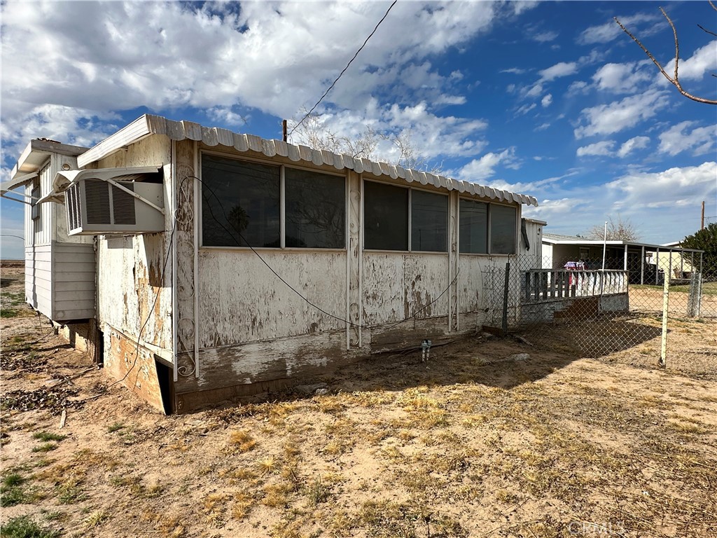 1609 Riviera Drive Blythe, CA 92225 - Photo 29 of 40 a view of a back yard of the house