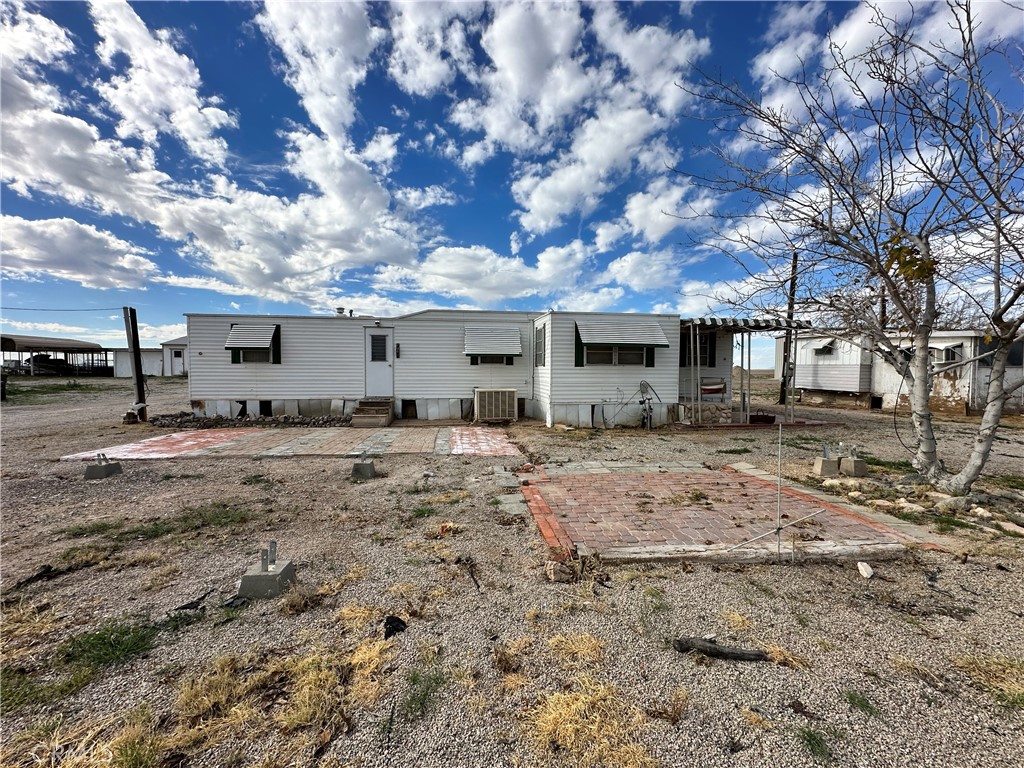1609 Riviera Drive Blythe, CA 92225 - Photo 7 of 40 a view of a yard with a tree