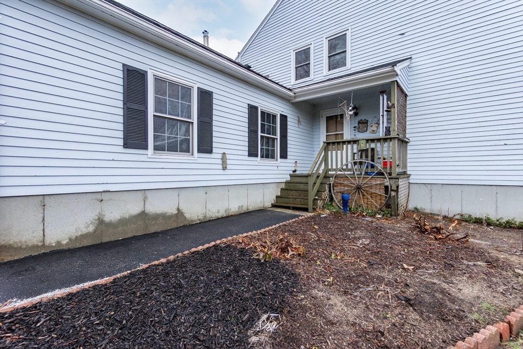 14 Carpenter Hill Road, Unit A Mendon, MA 01756 - Photo 3 of 42
