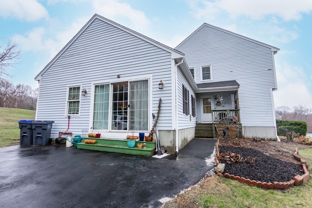 14 Carpenter Hill Road, Unit A Mendon, MA 01756 - Photo 33 of 42