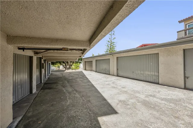 a view of a house with porch and garage