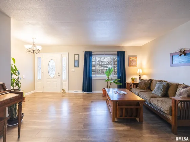 $269,000 | 14111 Grandview Drive, Manito, IL 61546