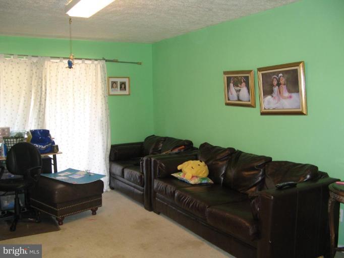 6801 Jerome Street Springfield, VA 22150 - Photo 4 of 18 Living Room