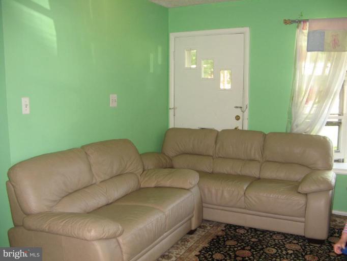 6801 Jerome Street Springfield, VA 22150 - Photo 5 of 18 Living Room #2