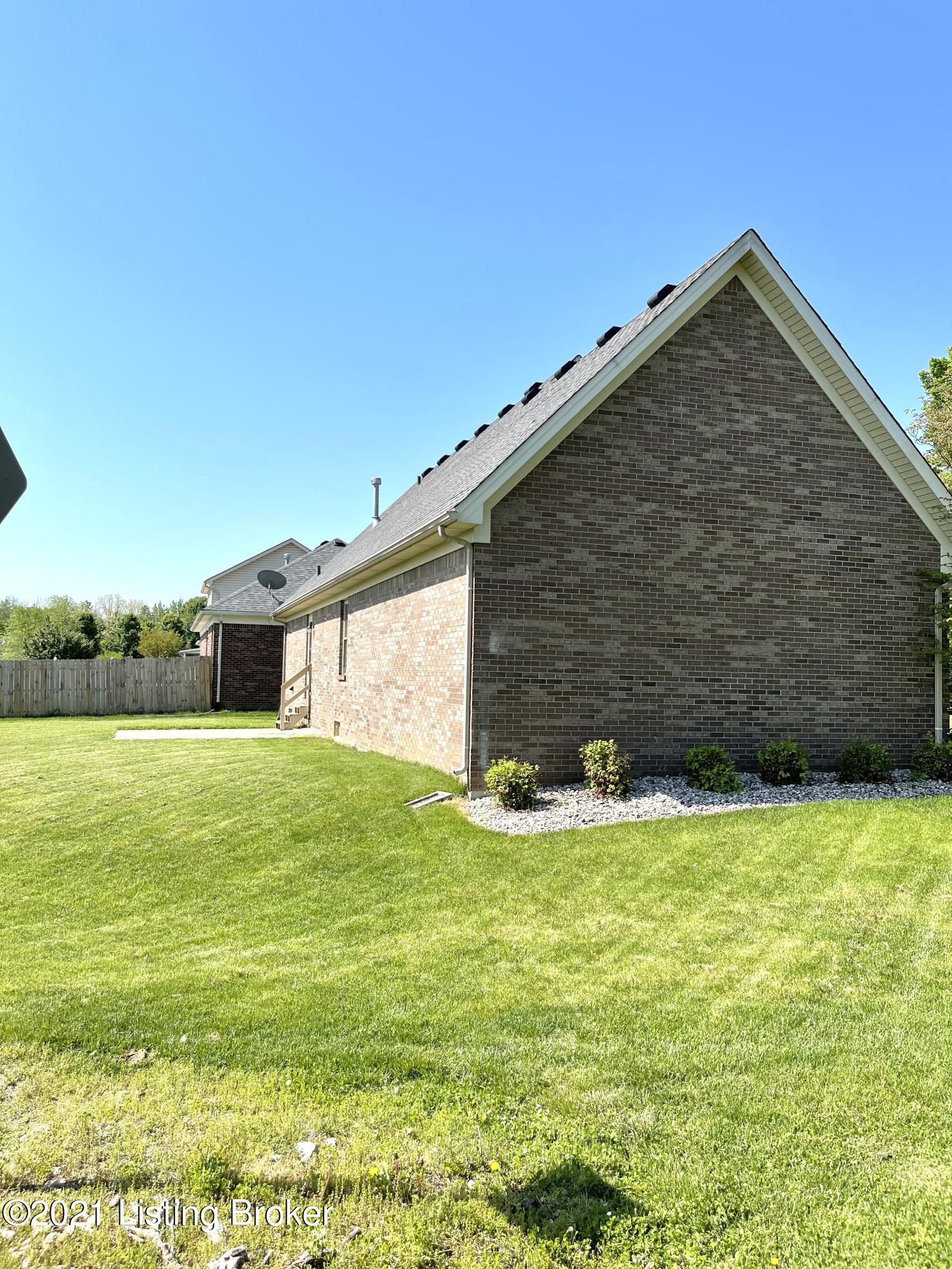 11901 East Orell Road Louisville, KY 40272 - Photo 9 of 36 B57AA1A4-1401-4E76-88A5-D3B8FC986EFD