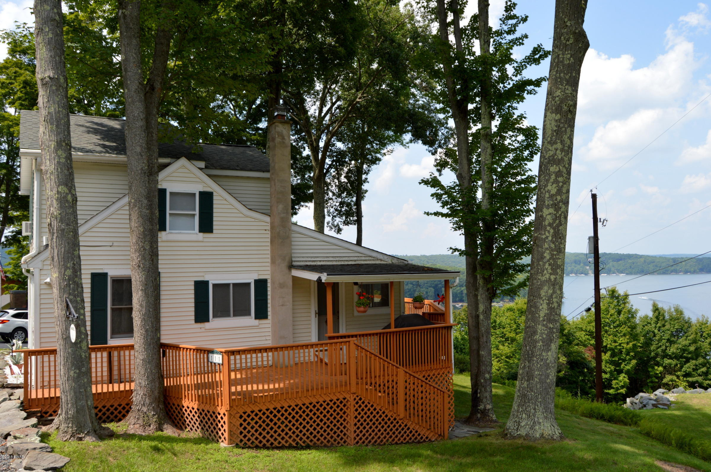 111 Paupack Road Greentown, PA 18426 - Photo 1 of 21 DSC_0186