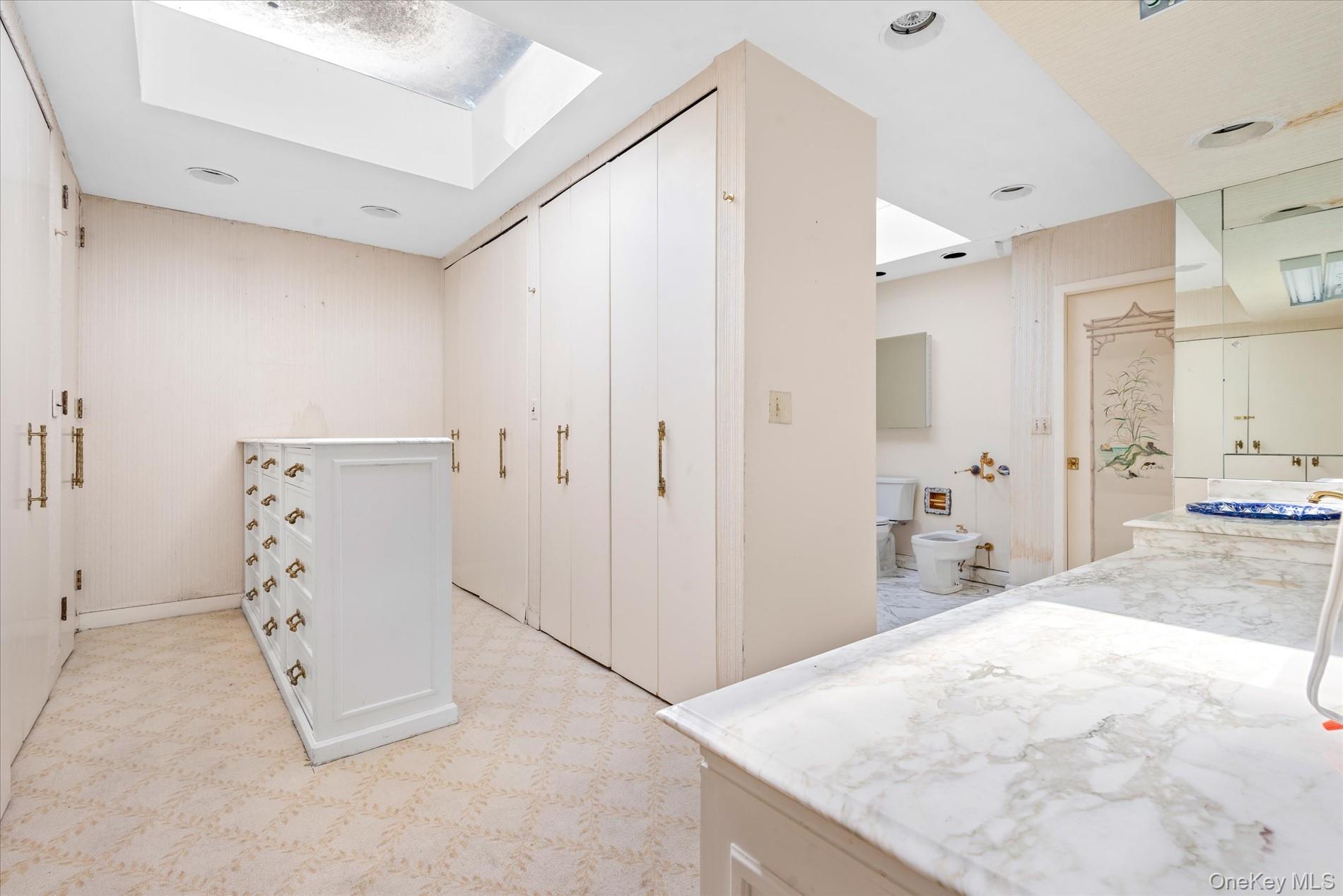 512 East Shore Road Great Neck, NY 11024 - Photo 28 of 46