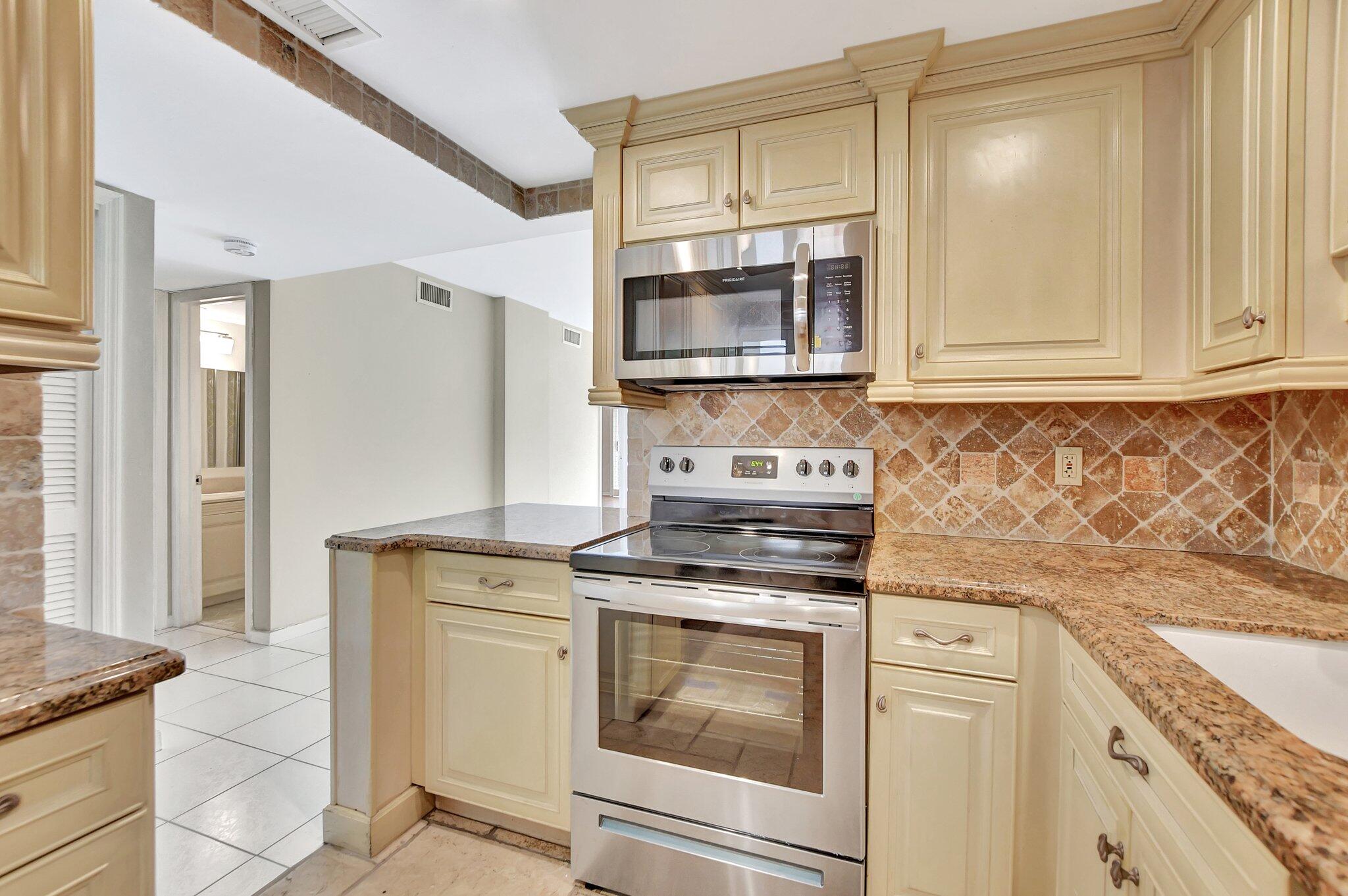 5900 Northeast 7th Avenue, Unit 105N Boca Raton, FL 33487 - Photo 5 of 30 16-web-or-mls-DSC_0141