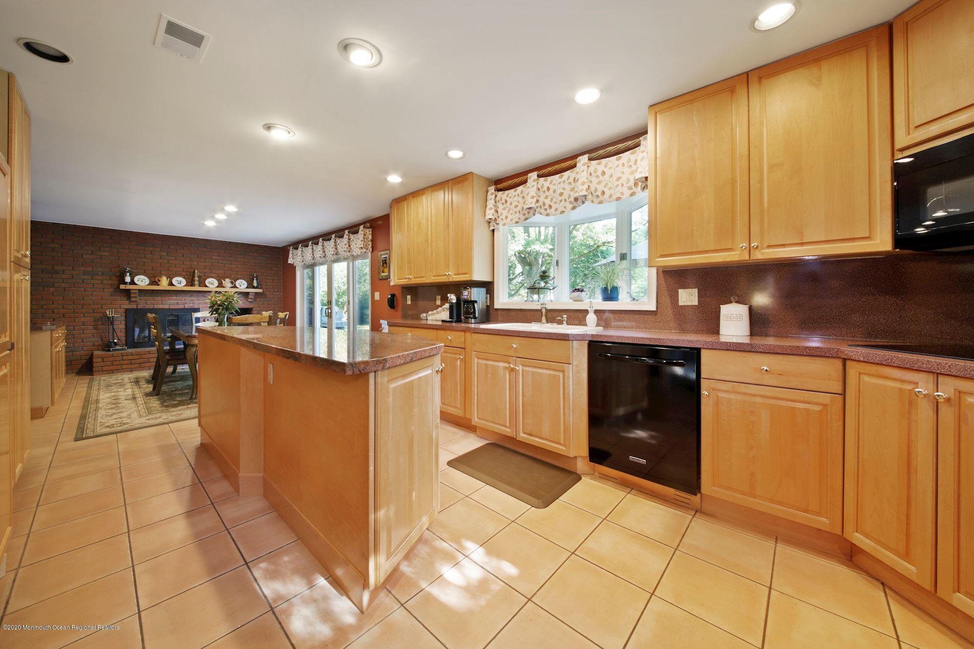 12 Belaire Road Marlboro, NJ 07746 - Photo 7 of 23 Huge Eat-in Kitchen