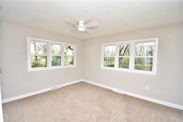 $650,000 | 7019 West 69th Terrace, Overland Park, KS 66204