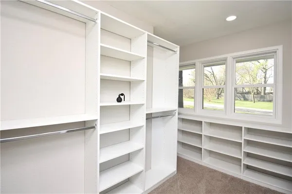 $650,000 | 7019 West 69th Terrace, Overland Park, KS 66204