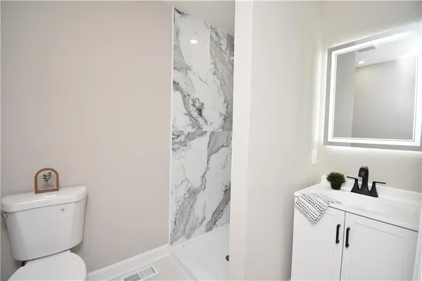 $650,000 | 7019 West 69th Terrace, Overland Park, KS 66204