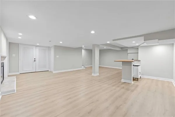 $650,000 | 7019 West 69th Terrace, Overland Park, KS 66204