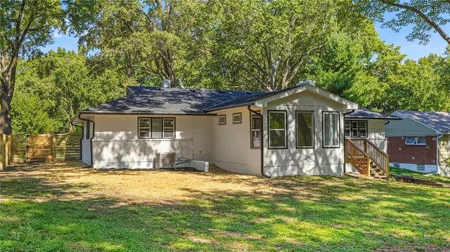 $650,000 | 7019 West 69th Terrace, Overland Park, KS 66204