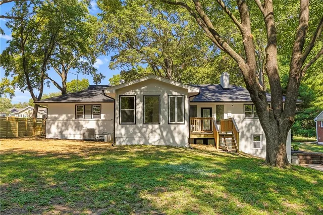 $650,000 | 7019 West 69th Terrace, Overland Park, KS 66204