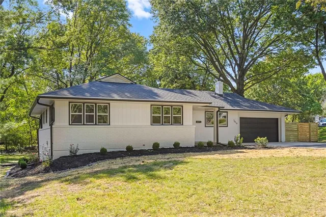 $650,000 | 7019 West 69th Terrace, Overland Park, KS 66204