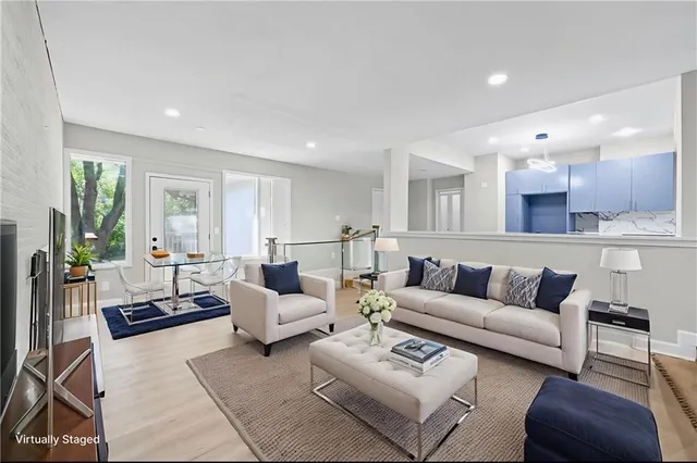 $650,000 | 7019 West 69th Terrace, Overland Park, KS 66204