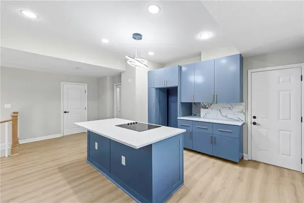 $650,000 | 7019 West 69th Terrace, Overland Park, KS 66204
