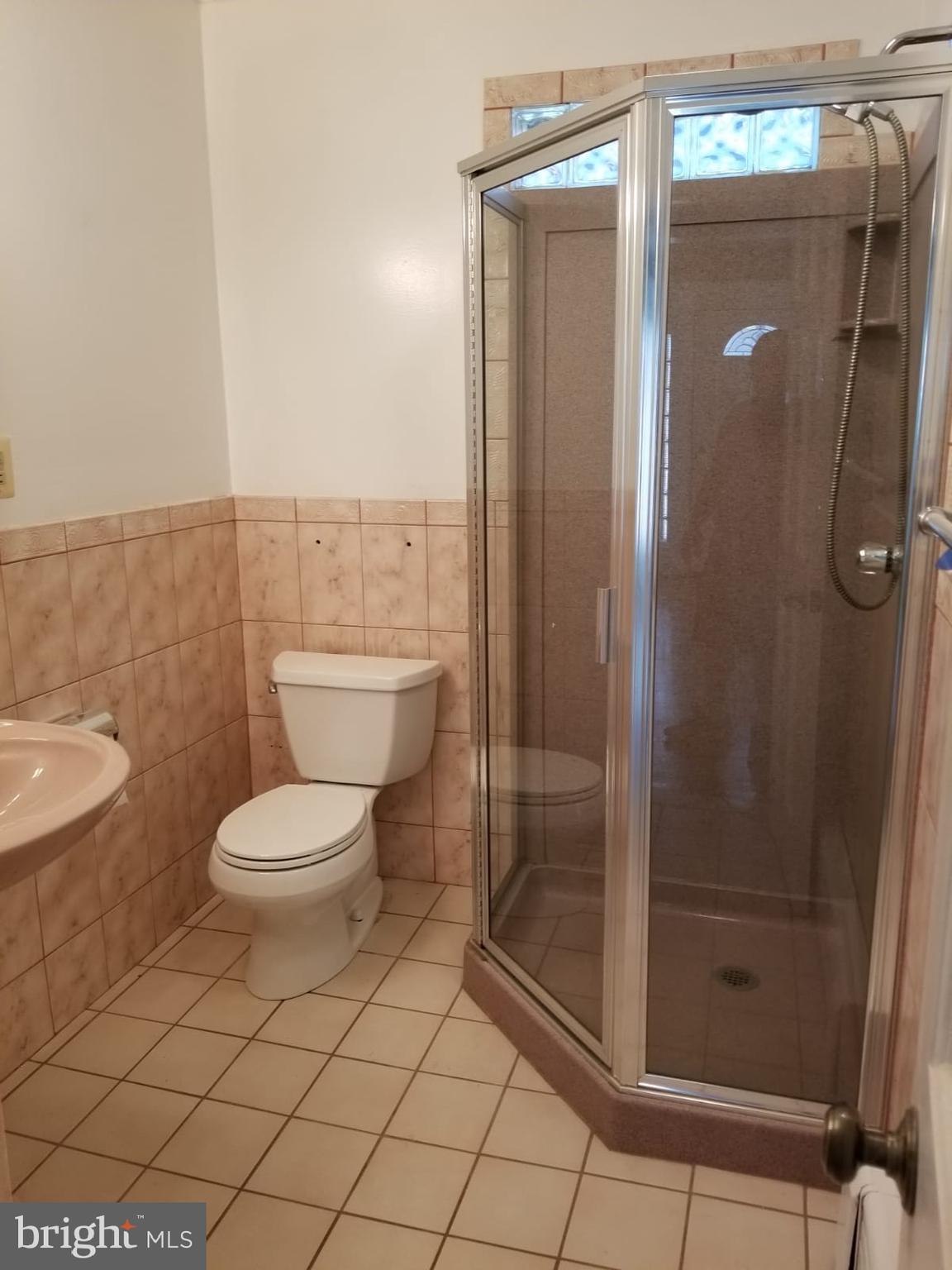 408 Sutherland Road Ewing, NJ 08618 - Photo 9 of 19 Gallery Image 9