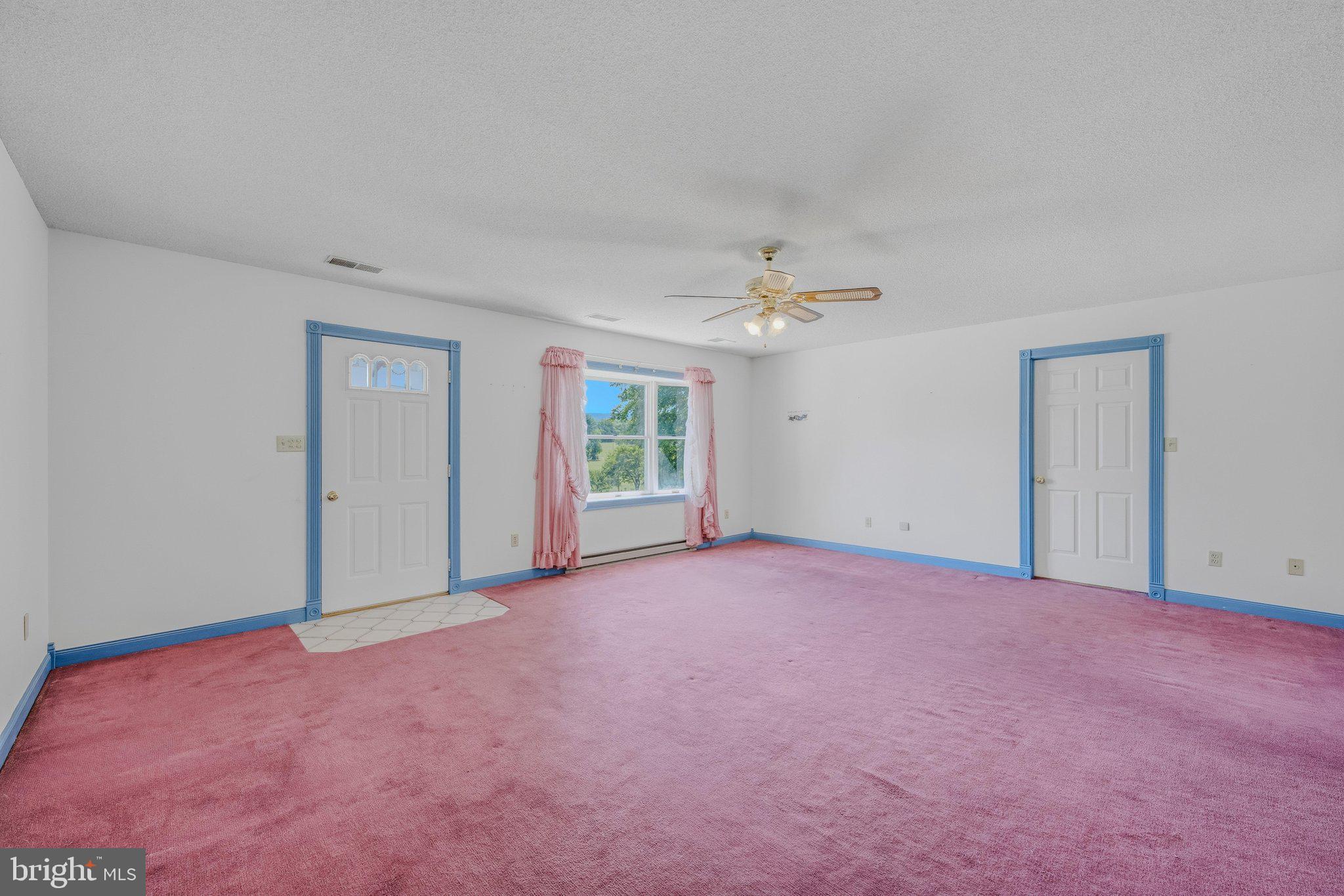 11728 White Hall Road Smithsburg, MD 21783 - Photo 20 of 71 Living Room