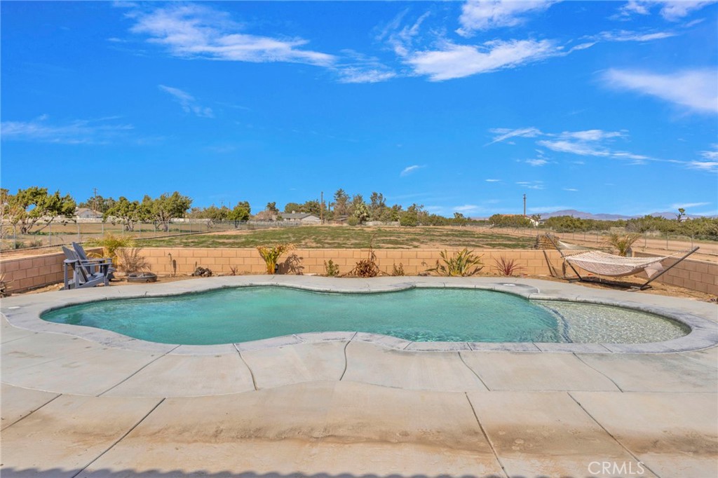 12290 Larch Road Oak Hills, CA 92344 - Photo 59 of 75