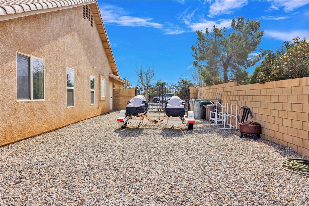 12290 Larch Road Oak Hills, CA 92344 - Photo 62 of 75