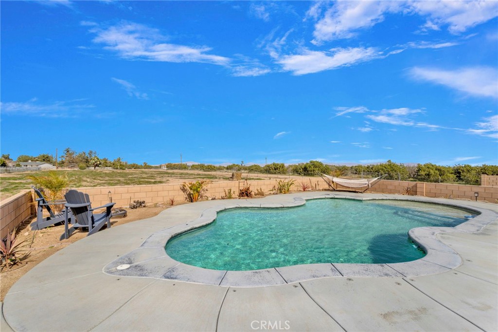 12290 Larch Road Oak Hills, CA 92344 - Photo 63 of 75