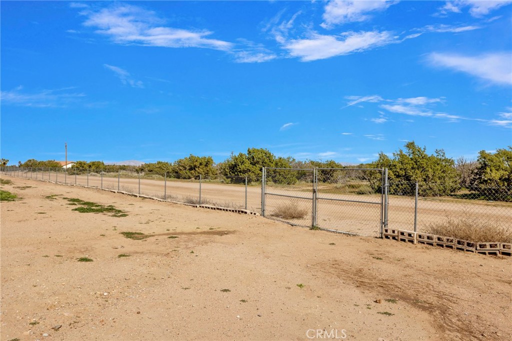 12290 Larch Road Oak Hills, CA 92344 - Photo 66 of 75