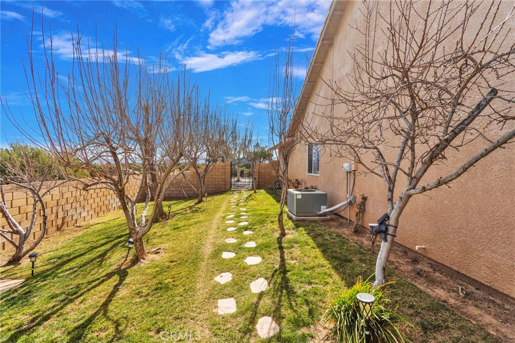 12290 Larch Road Oak Hills, CA 92344 - Photo 69 of 75