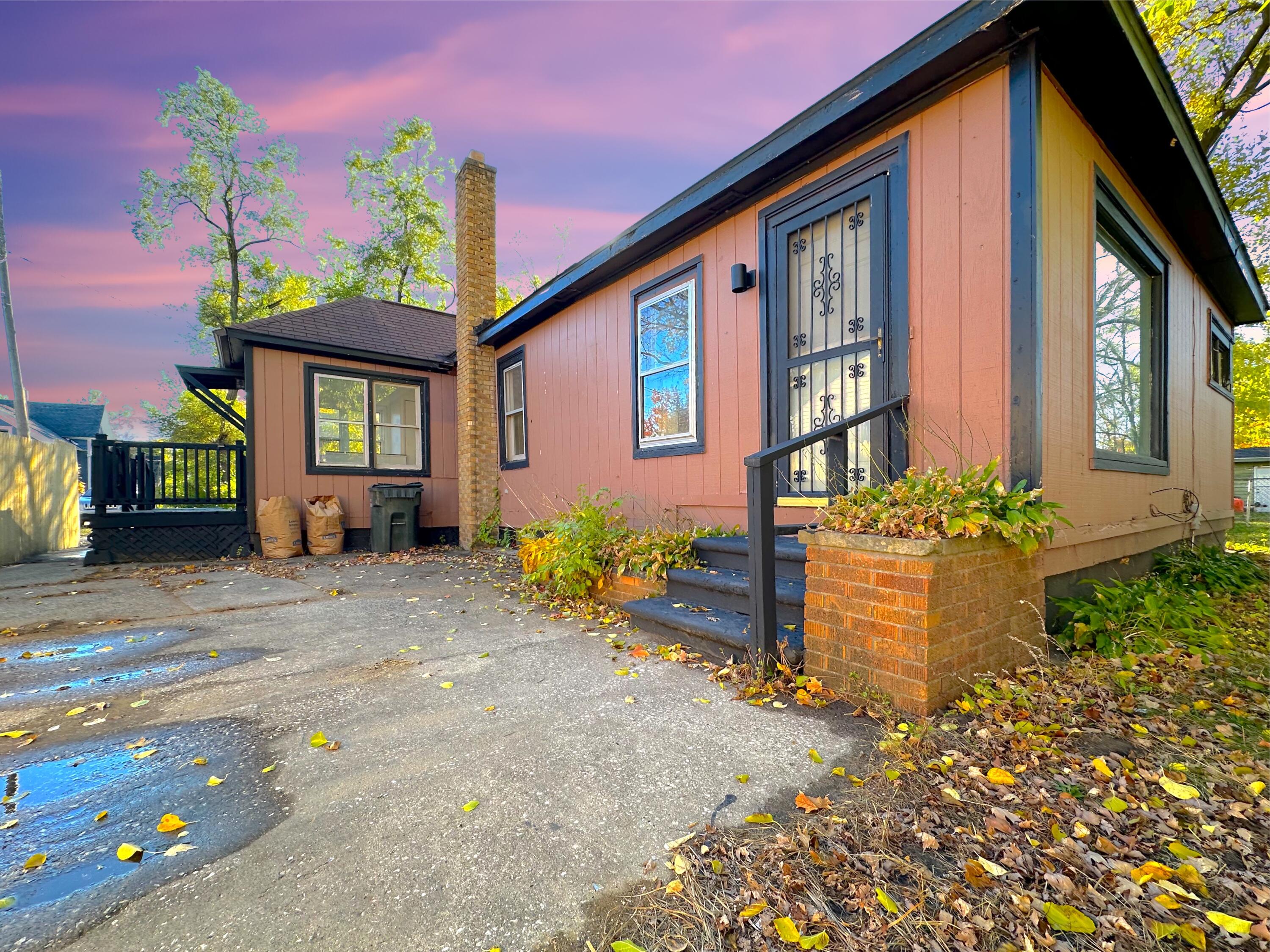 653 Orchard Avenue, Unit 5 Muskegon, MI 49442 - Photo 1 of 30 IMG_8540