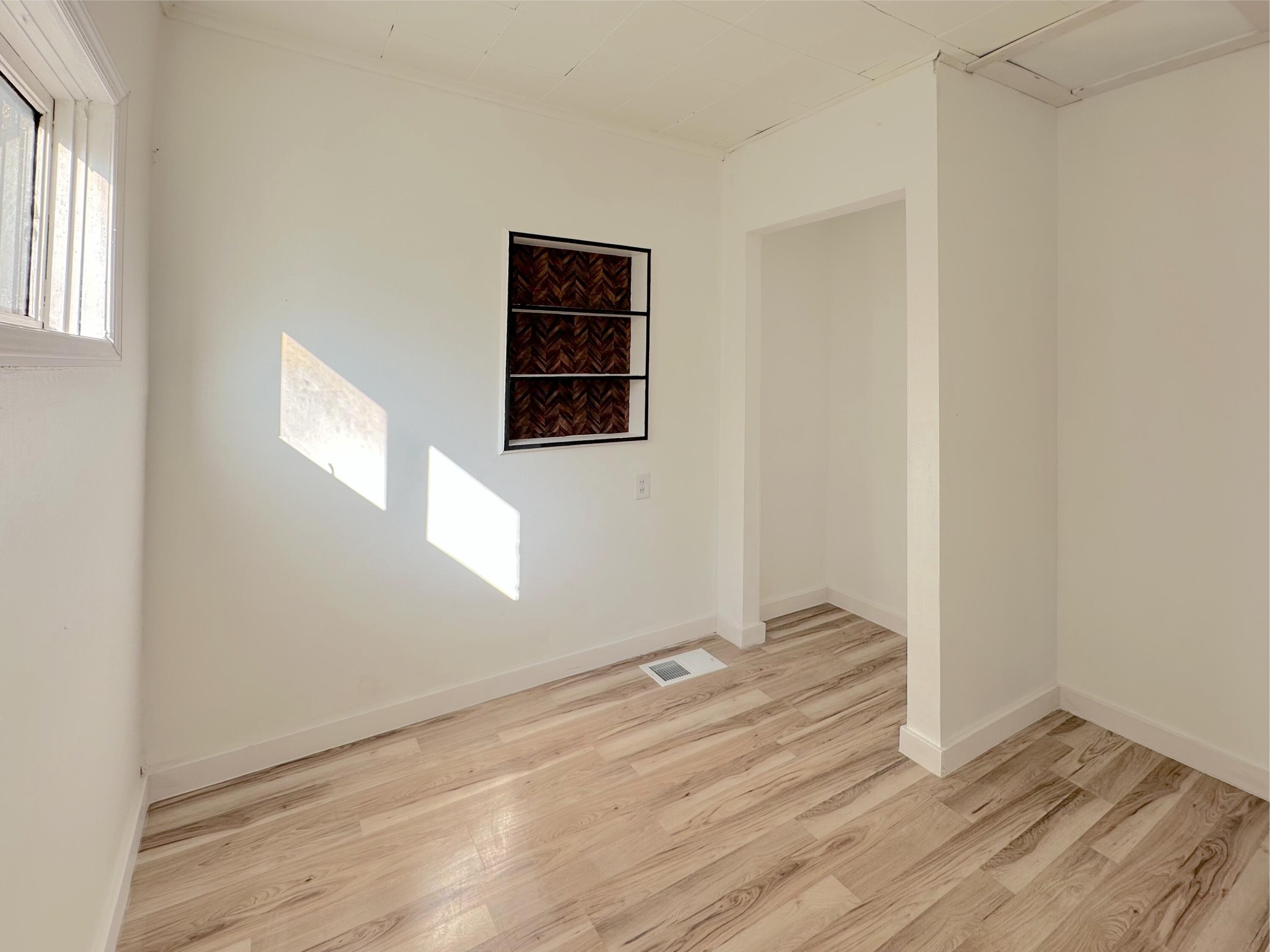 653 Orchard Avenue, Unit 5 Muskegon, MI 49442 - Photo 16 of 30 IMG_8527