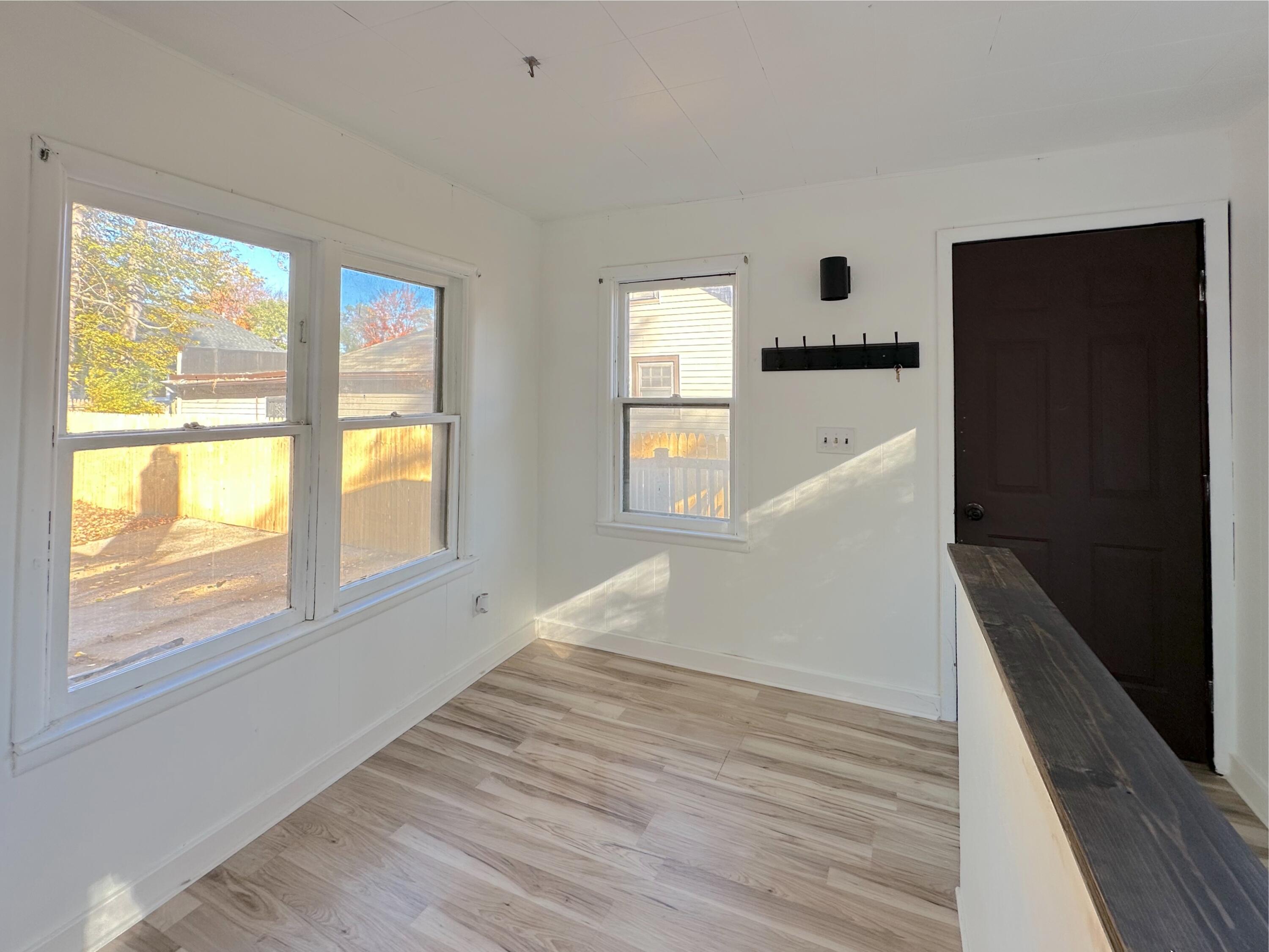 653 Orchard Avenue, Unit 5 Muskegon, MI 49442 - Photo 3 of 30 IMG_8532