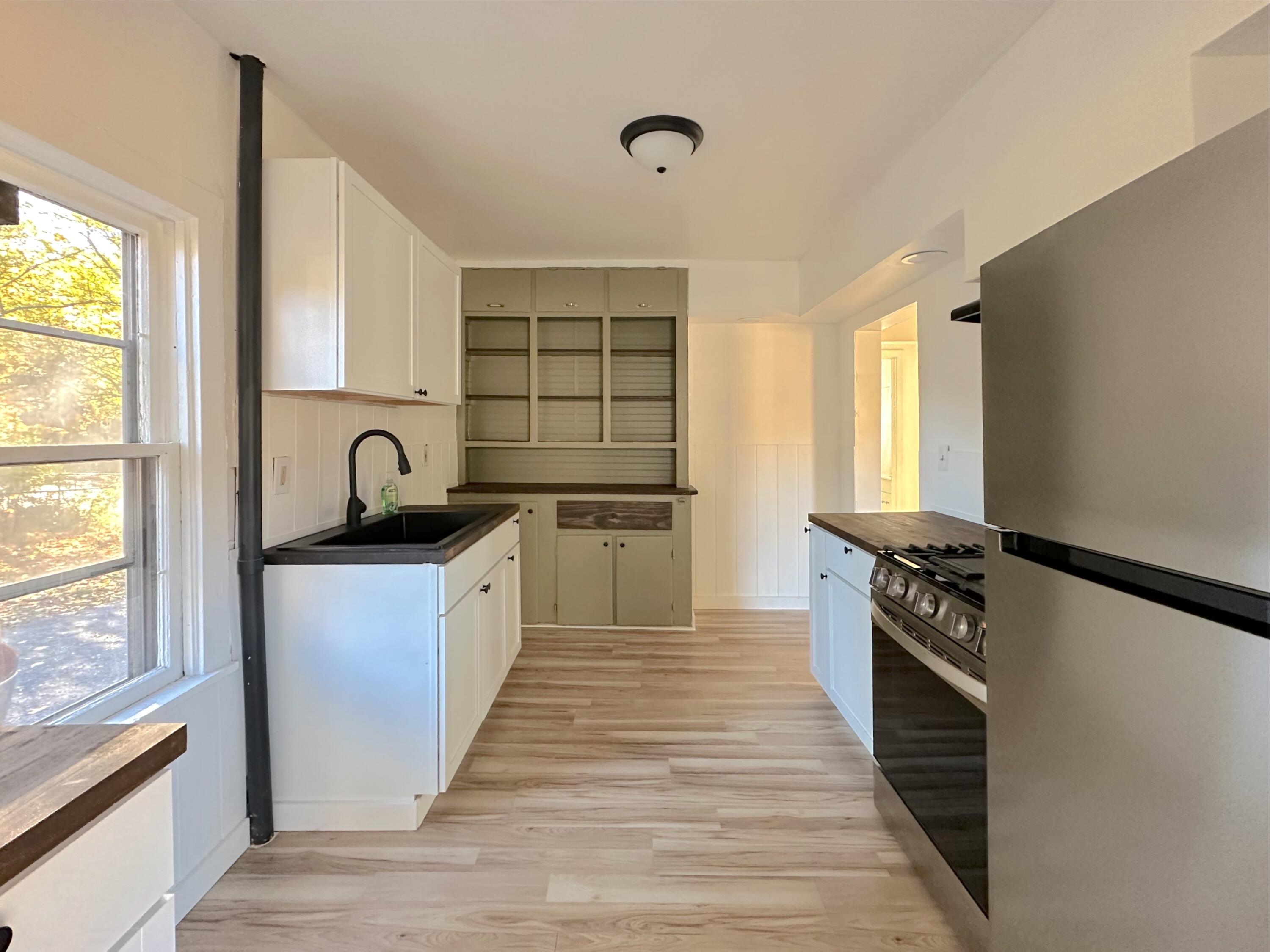 653 Orchard Avenue, Unit 5 Muskegon, MI 49442 - Photo 5 of 30 IMG_8519