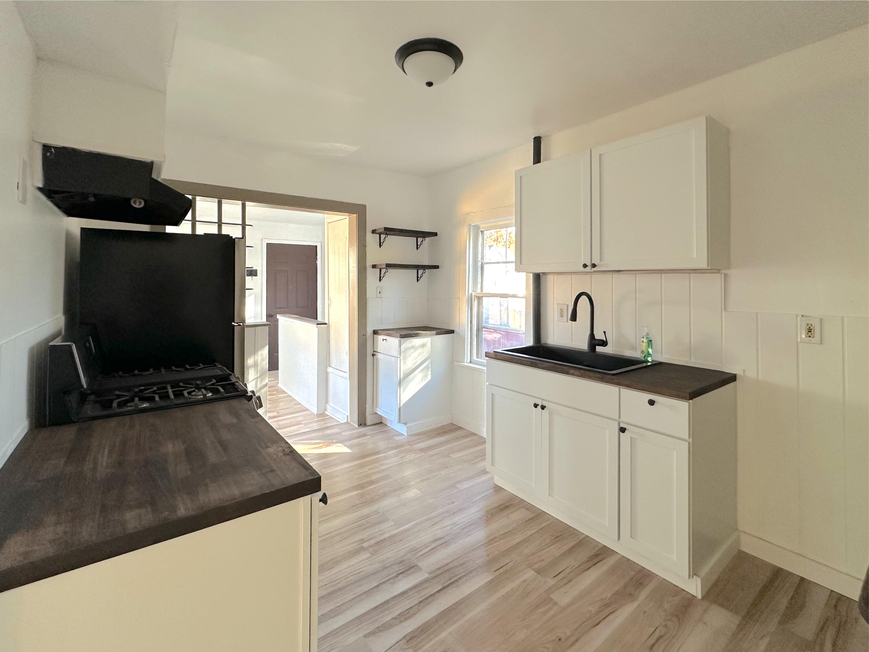 653 Orchard Avenue, Unit 5 Muskegon, MI 49442 - Photo 7 of 30 IMG_8518