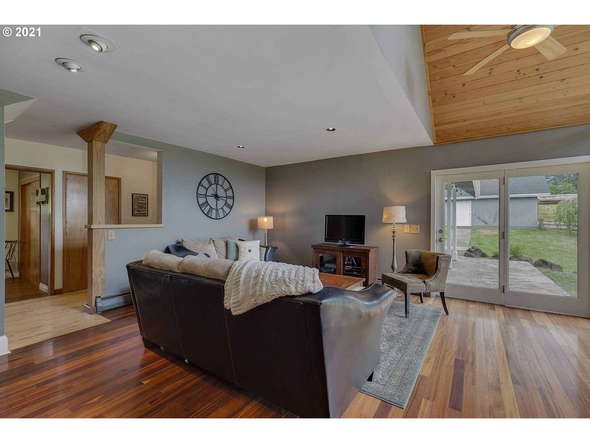 17125 South Hattan Road Oregon City, OR 97045 - Photo 3 of 31 Gallery Image 3